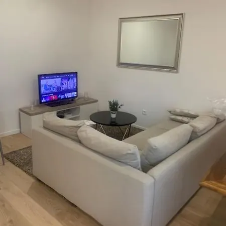 Maison Des Larris - Proche Aeroport - Navette Gare Holiday home *