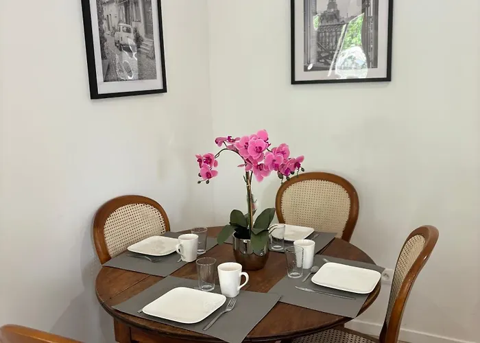 Holiday home Maison Des Larris - Proche Aeroport - Navette Gare *