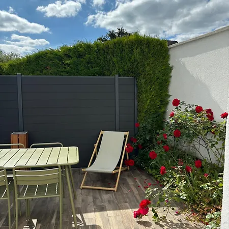 Holiday home Maison Des Larris - Proche Aeroport - Navette Gare Beauvais